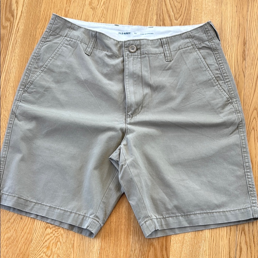 Old Navy Men's Flat front Tan/Khaki Shorts 9” inseam 34”waist